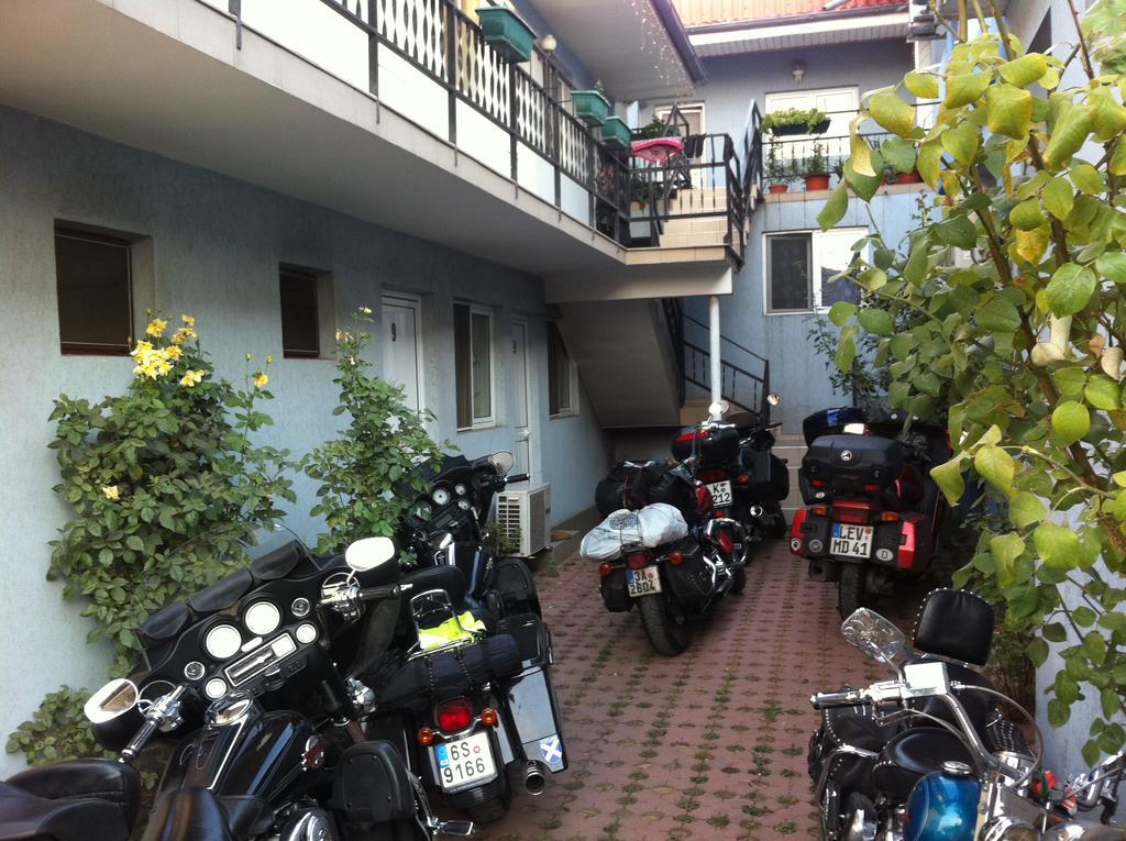 Hostel Tropical Drobeta Turnu Severin Exterior foto